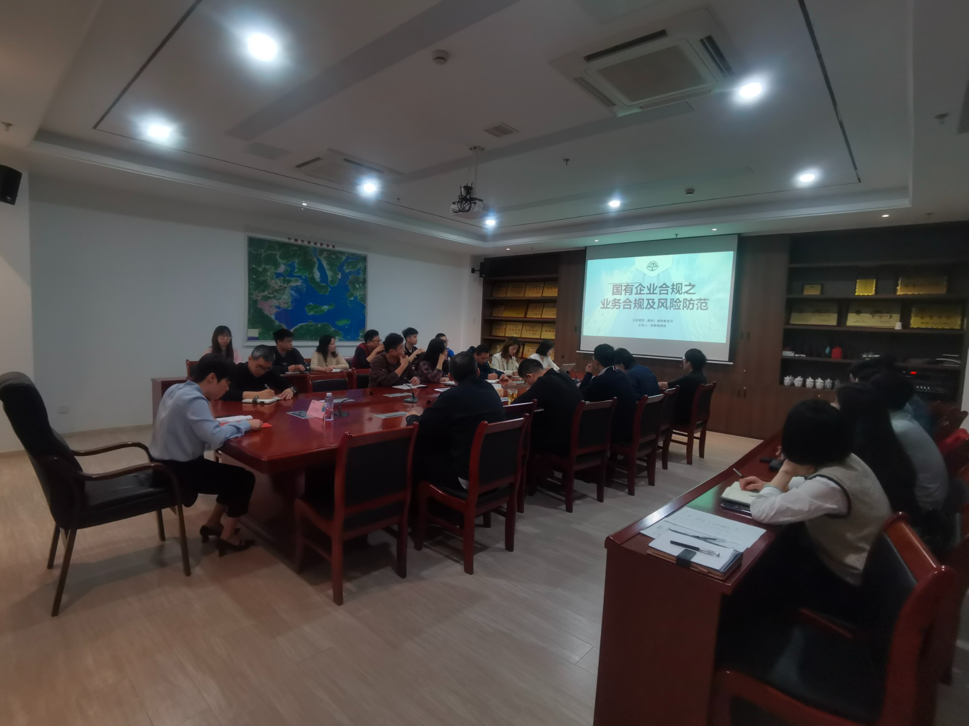 合規(guī)講堂第一課——市交投物流集團(tuán)開展國企業(yè)務(wù)合規(guī)及風(fēng)險(xiǎn)防范培訓(xùn)，劉招蕊拍攝.jpg